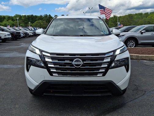 Everest White P 2025 Nissan Rogue SV