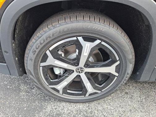 2025 Volkswagen Tiguan 2.0T SE