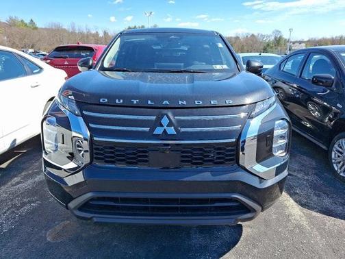 2025 Mitsubishi Outlander ES