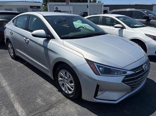 2020 Hyundai ELANTRA SE