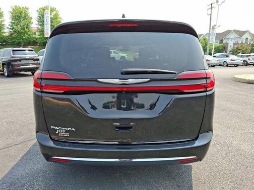 2023 Chrysler Pacifica Touring-L
