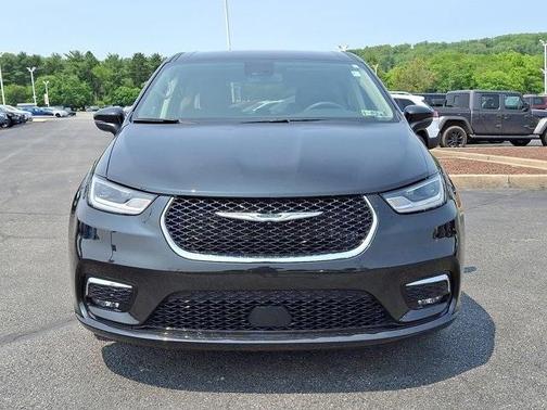 2023 Chrysler Pacifica Touring-L