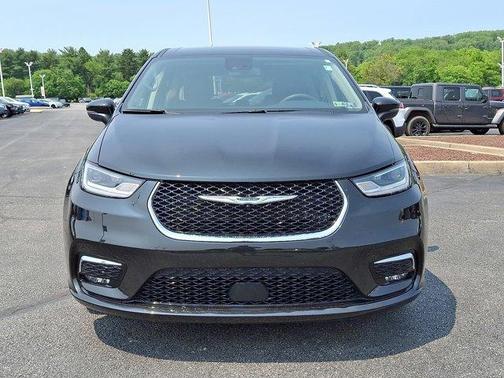 2023 Chrysler Pacifica Touring-L