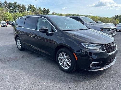 2023 Chrysler Pacifica Touring-L