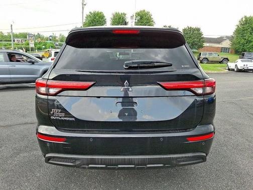 2022 Mitsubishi Outlander ES