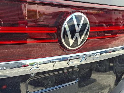 Deep Black Pearl 2026 Volkswagen Atlas 2.0T SEL