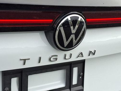 2025 Volkswagen Tiguan 2.0T SE
