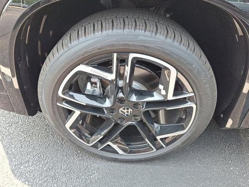 2025 Volkswagen Tiguan 2.0T SEL R-Line