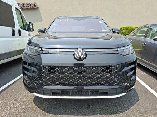 2025 Volkswagen Tiguan 2.0T SEL R-Line