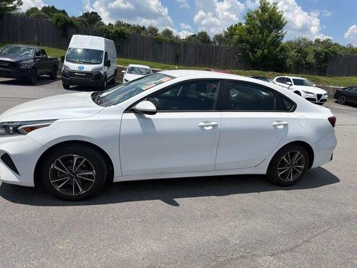 Snow White Pearl 2023 Kia Forte LXS