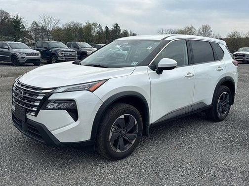 Everest White P 2025 Nissan Rogue SV