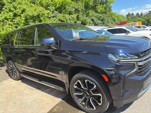 Midnight Blue Metallic 2024 Chevrolet Suburban LT