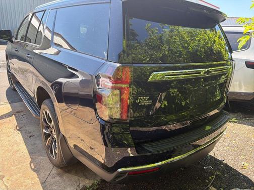 Midnight Blue Metallic 2024 Chevrolet Suburban LT