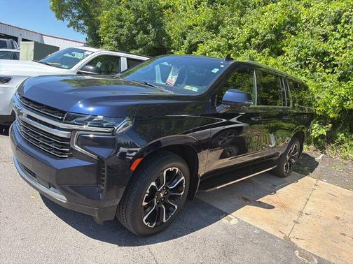 Midnight Blue Metallic 2024 Chevrolet Suburban LT