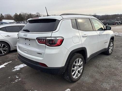 2023 Jeep Compass Latitude Lux