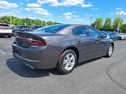 Granite Pearlcoat 2016 Dodge Charger SE