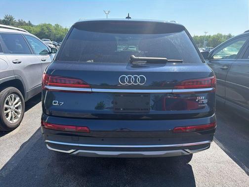 Waitomo Blue Metallic 2023 Audi Q7 45 Premium