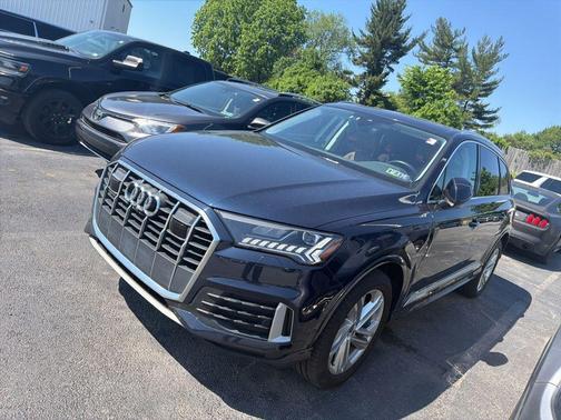 Waitomo Blue Metallic 2023 Audi Q7 45 Premium