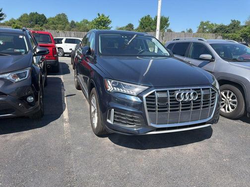 Waitomo Blue Metallic 2023 Audi Q7 45 Premium