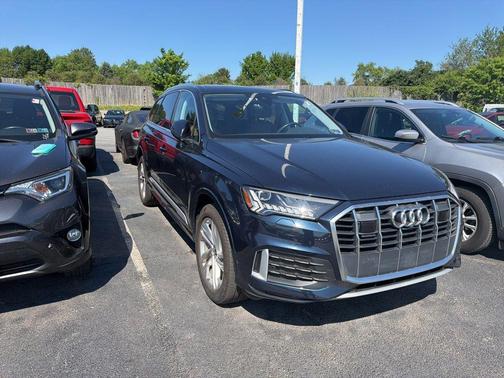 Waitomo Blue Metallic 2023 Audi Q7 45 Premium