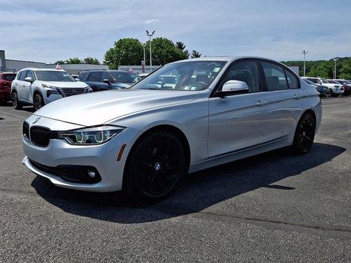 Glacier Silver Metallic 2018 BMW 320 i xDrive