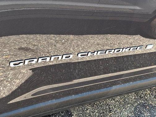 Metallic 2026 Jeep Grand Cherokee L Laredo