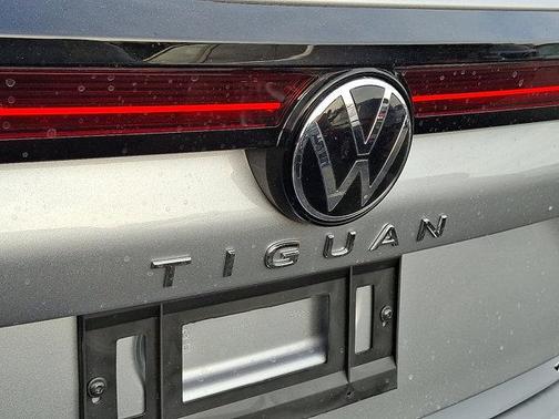 2025 Volkswagen Tiguan 2.0T SE