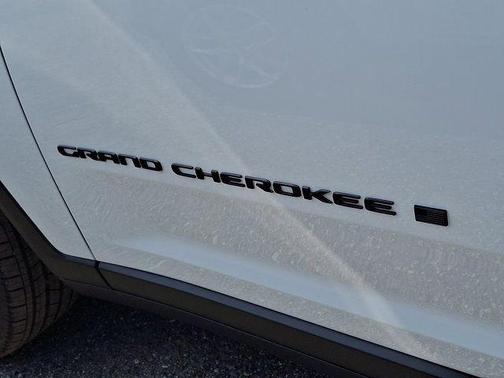 Bright White Clearcoat 2026 Jeep Grand Cherokee L Laredo