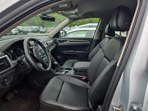 Reflex Silver Metallic 2019 Volkswagen Atlas 3.6L SE w/Technology