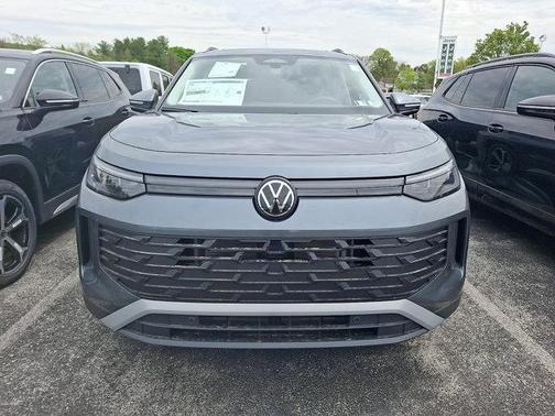 Platinum Gray Metallic 2026 Volkswagen Tiguan 2.0T SE