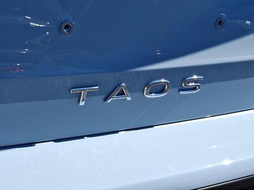 2025 Volkswagen Taos 1.5T SE Black