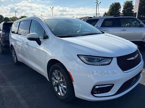 2023 Chrysler Pacifica Touring-L