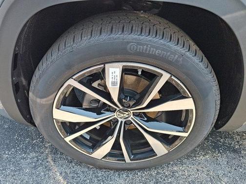 2025 Volkswagen Atlas 2.0T SEL Premium R-Line