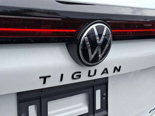2025 Volkswagen Tiguan 2.0T SE R-Line Black