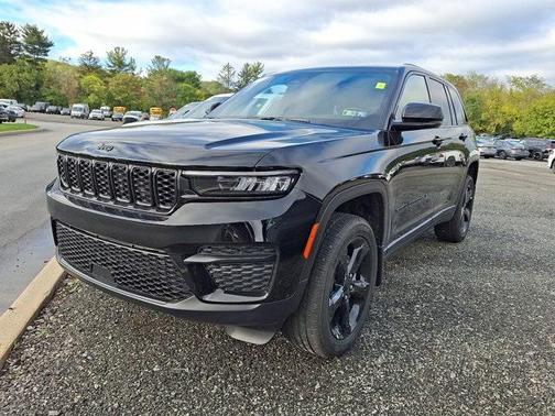 2025 Jeep Grand Cherokee Laredo