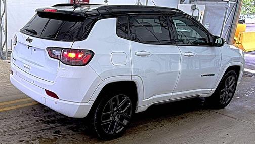Bright White Clearcoat 2024 Jeep Compass Limited