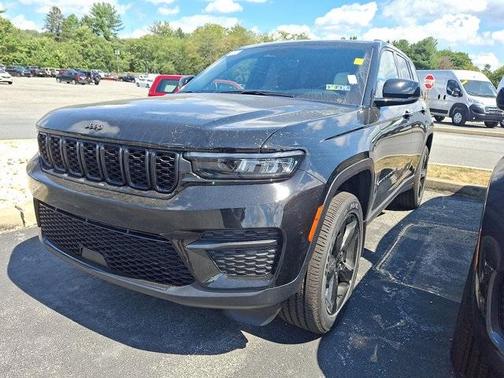 2025 Jeep Grand Cherokee Laredo