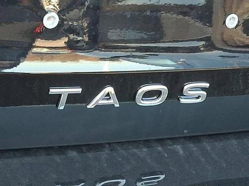 2026 Volkswagen Taos 1.5T SE Black