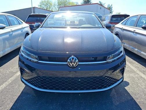 Deep Black Pearl 2026 Volkswagen Jetta 1.5T S