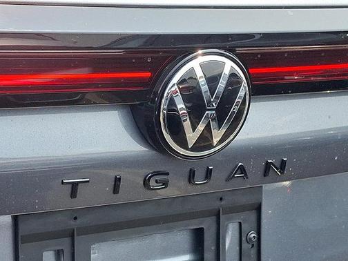 2025 Volkswagen Tiguan 2.0T SE R-Line Black