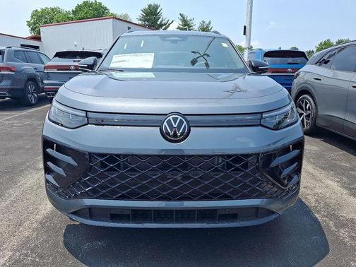 2025 Volkswagen Tiguan 2.0T SE R-Line Black