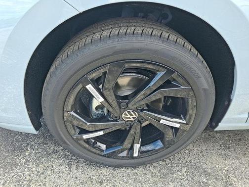 Gray 2026 Volkswagen Jetta 1.5T SE