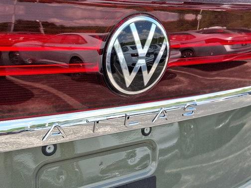 2025 Volkswagen Atlas Cross Sport 2.0T SEL