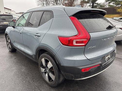 2021 Volvo XC40 T5 Momentum