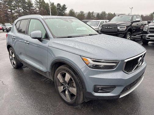 2021 Volvo XC40 T5 Momentum