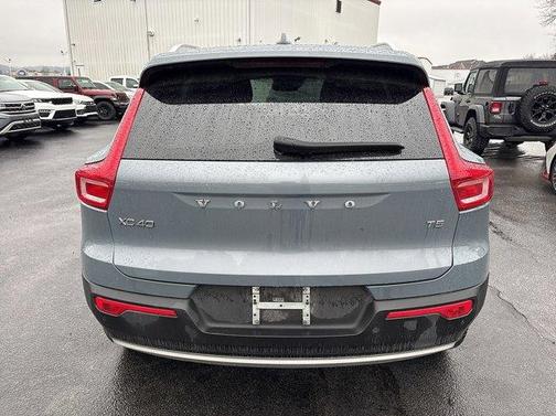 2021 Volvo XC40 T5 Momentum