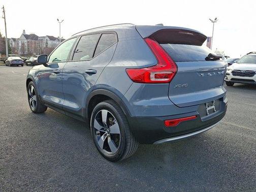 2021 Volvo XC40 T5 Momentum