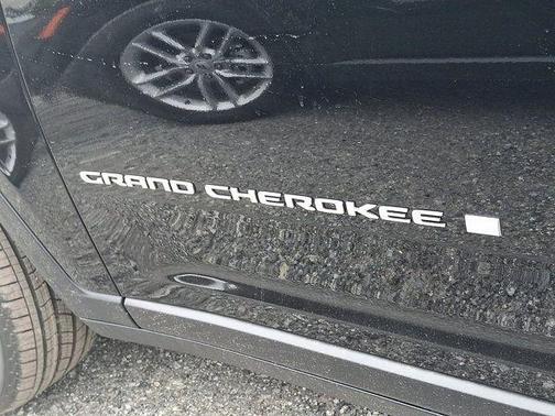Diamond Black 2026 Jeep Grand Cherokee L Laredo