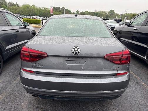 2018 Volkswagen Passat 2.0T R-Line