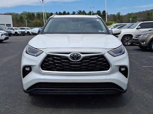 Wind Chill Pearl 2024 Toyota Highlander XLE